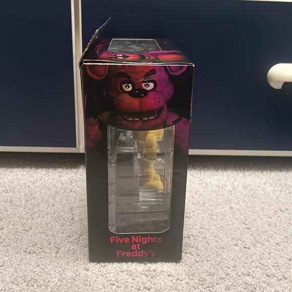 Five Night’s at Freddy Golden Freddy with Office Jazwares - Picture 13 of 14